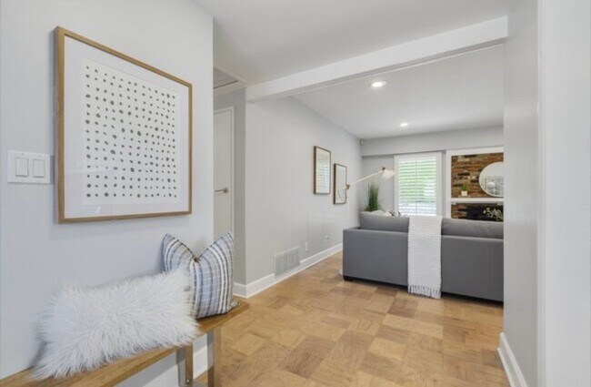 Foto del edificio - 22300 Bassett St
