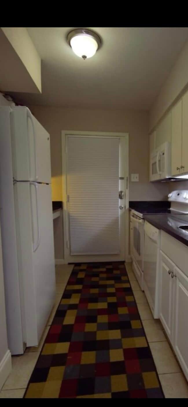 Foto del edificio - 7725 Meadow Park Dr