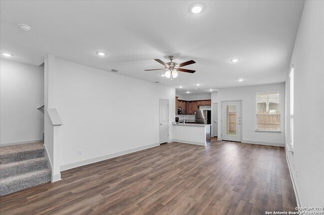 Foto del edificio - 7509 Astro Fld