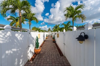 Building Photo - 740 NE 13th Ct