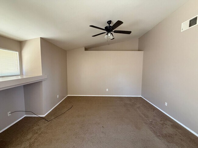Foto del edificio - Spacious 4-Bedroom Home in Riverlakes Comm...