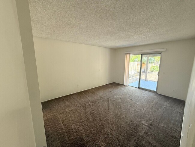 Foto del edificio - 55+ Beautiful Two Bed Community In Oceanside!