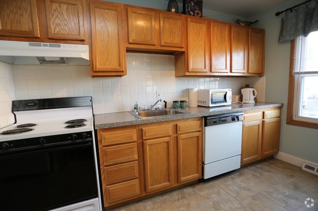 Kitchen 2BR, 1.5 BA - Delridge Colony Apartments