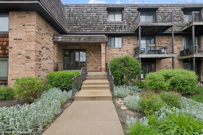Building Photo - 12 Oak Creek Dr