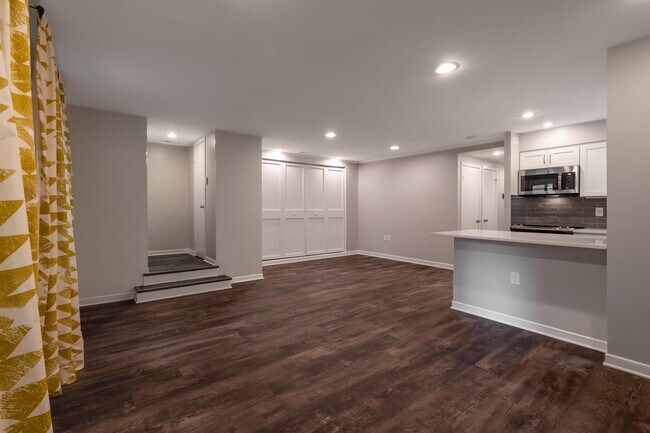 Photo - 9 W Lee St Townhome