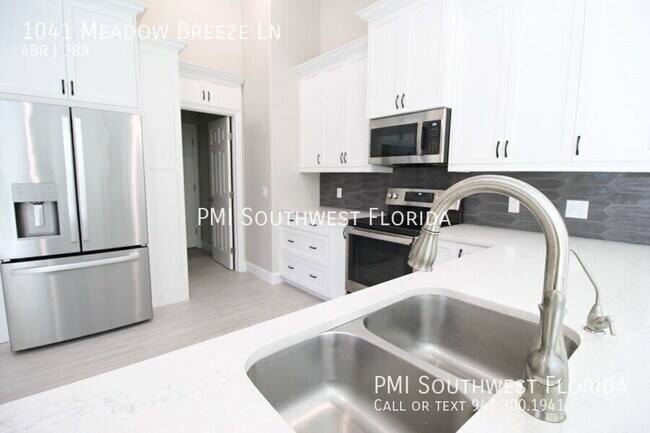 Foto del edificio - 1041 Meadow Breeze Ln