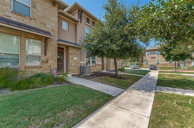 Foto del edificio - 13800 Lyndhurst St