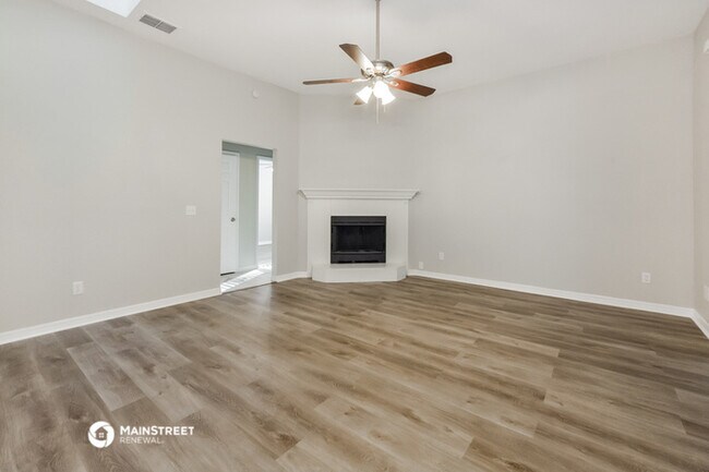 Foto del edificio - 312 Sun Oaks Ct