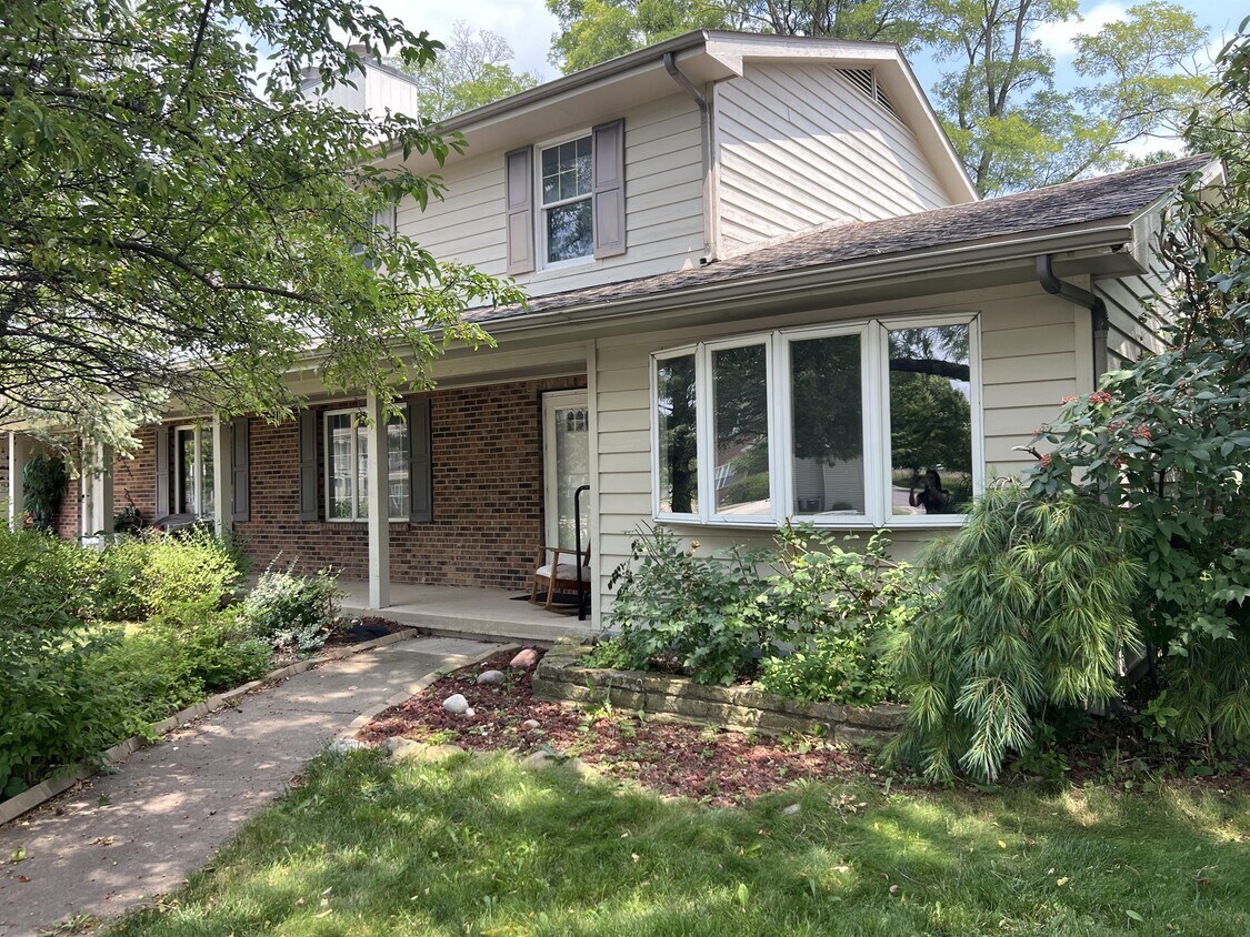 Primary Photo - 11102 North Oakwood Drive