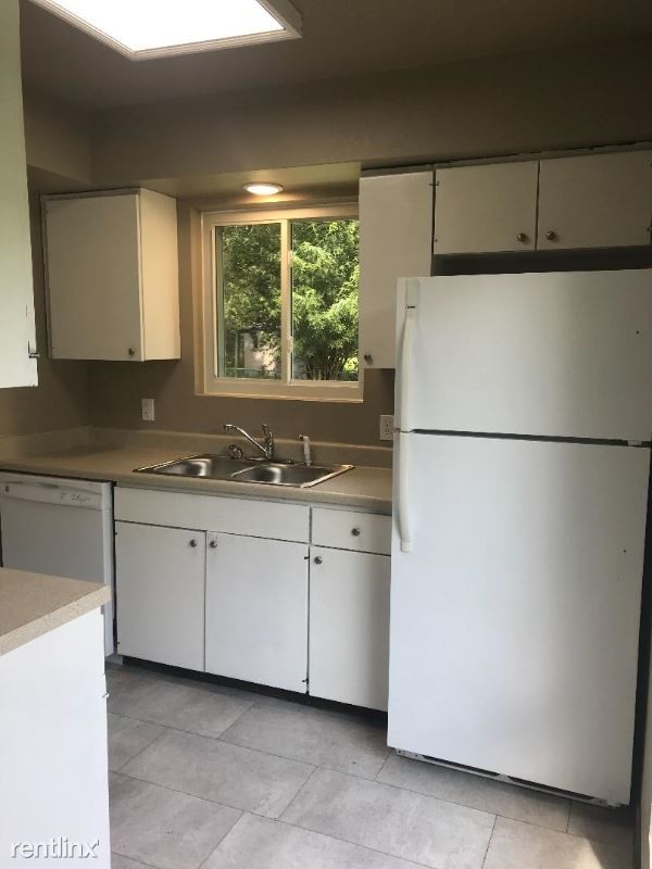 Primary Photo - 2 br, 1 bath Apartment - 705 E M St A Unit A