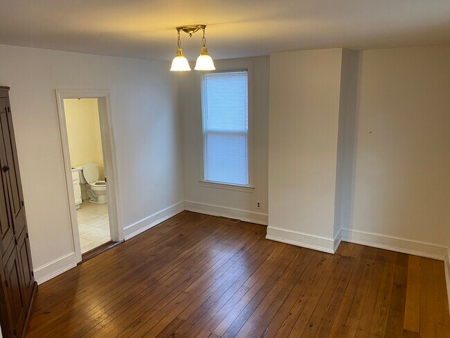 Building Photo - 205 N Spring St