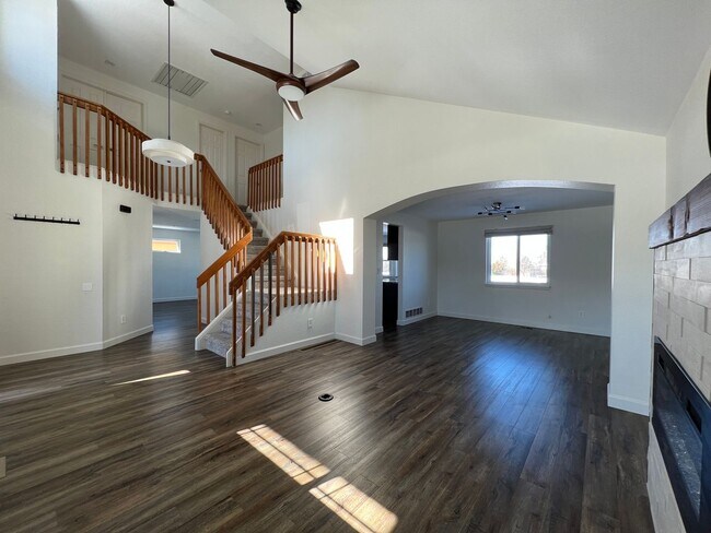 Building Photo - 1358 Banner Cir