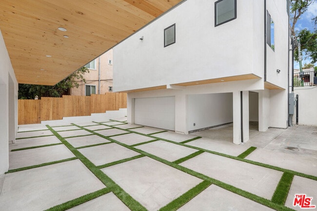 Foto del edificio - 726 Robinson St