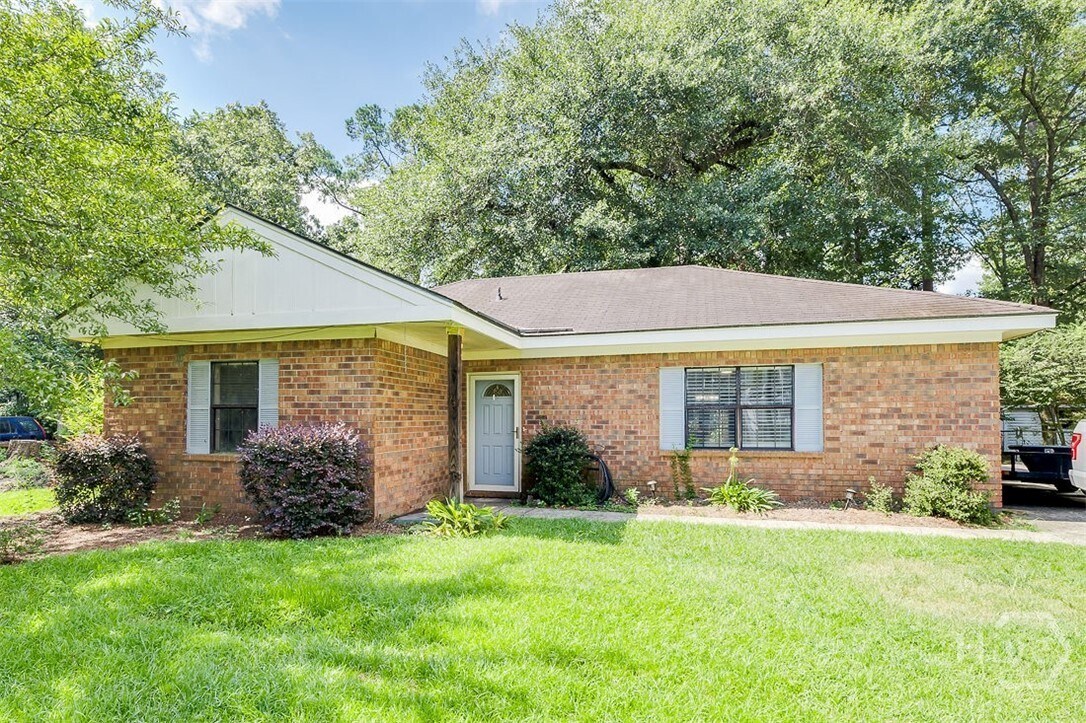 Foto principal - 119 E Whatley St
