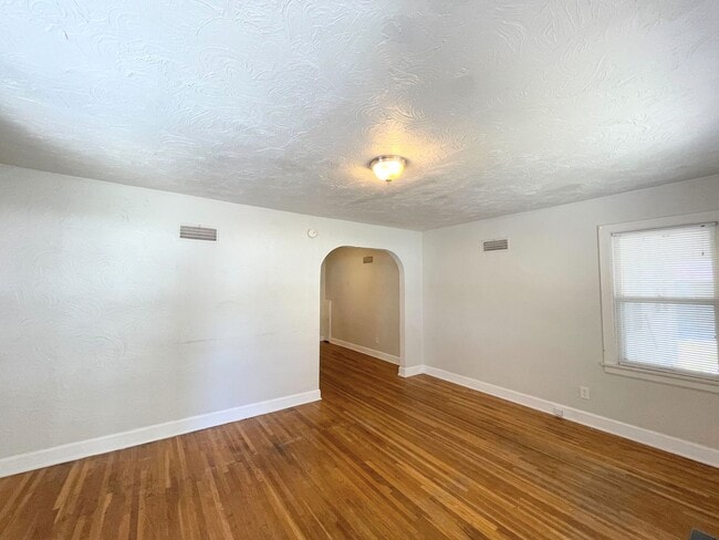 Building Photo - 800 N Poplar St