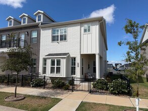 Building Photo - 2816 SW Arlington Blvd
