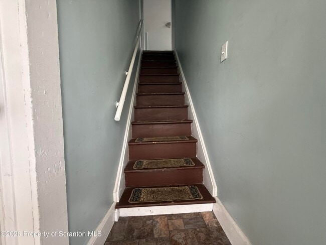 Building Photo - 627 Sherwood Ave