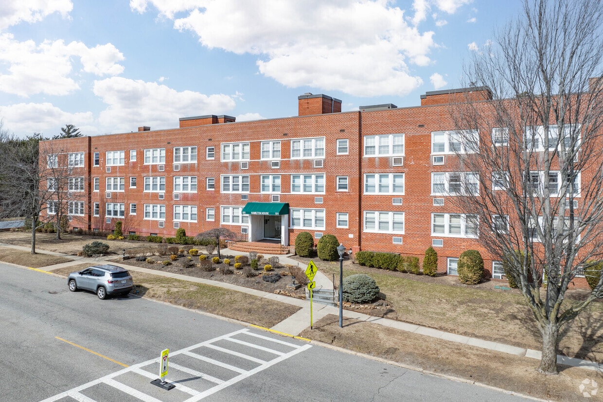 Building Photo - 101 2nd St