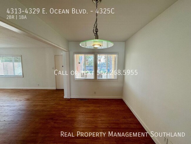 Building Photo - Beautifully Renovated 2 Bed / 1 Bath Apart...