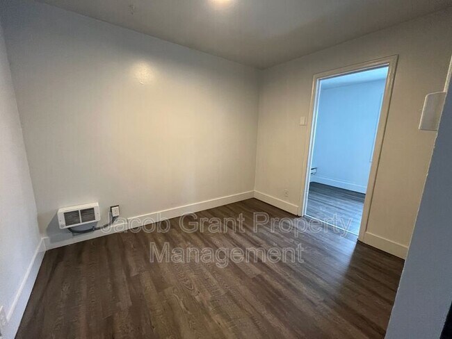 Foto del edificio - 675 Tiger Ave