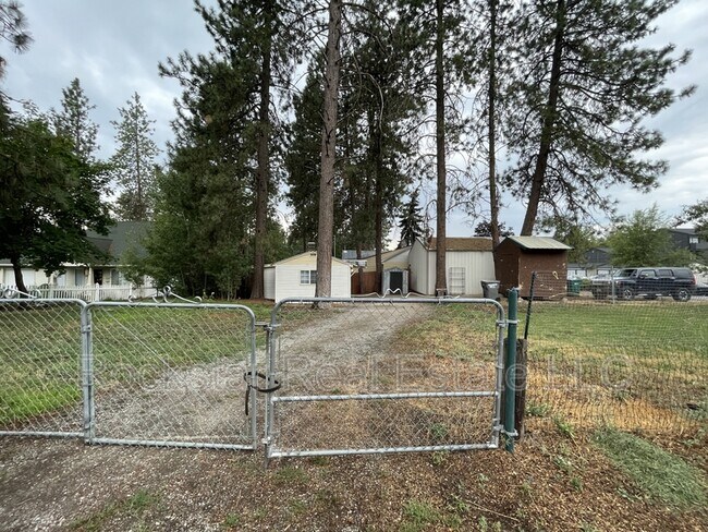 Building Photo - 604 S Sunderland Rd