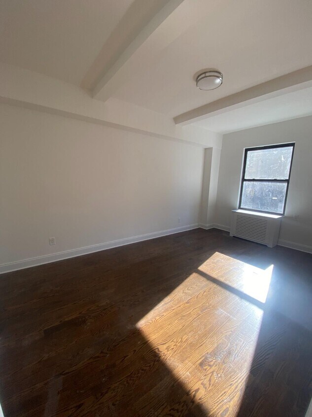 Foto del edificio - 25 W 68th St