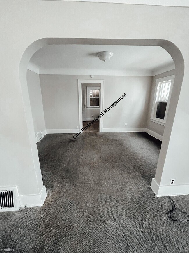 2 br, 1 bath House 521 E Marengo Ave House for Rent in Flint, MI