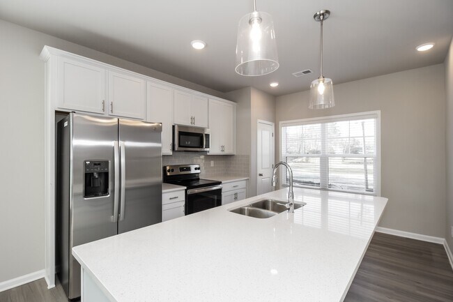 Building Photo - 843 Calvin Pk Dr