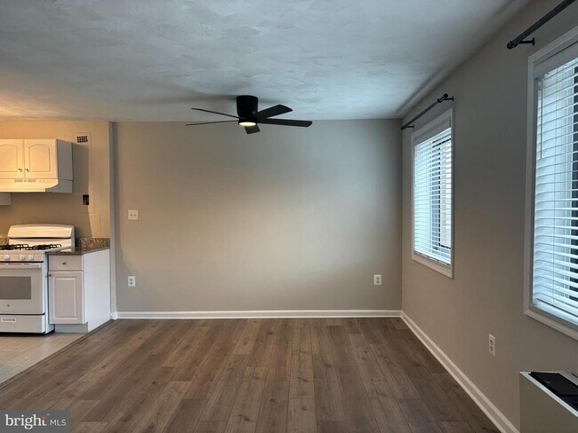 Building Photo - 1200 S Arlington Ridge Rd