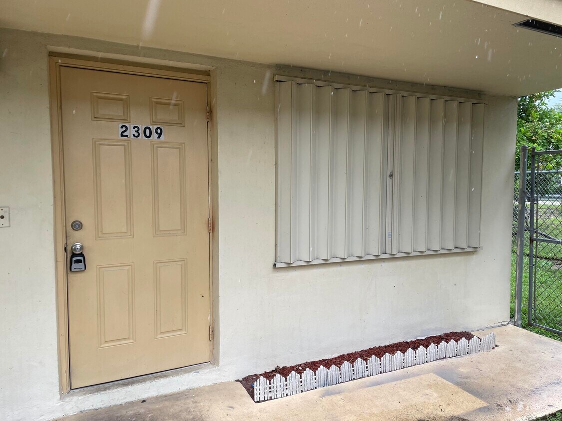 Primary Photo - 2305 NW 52nd Ct