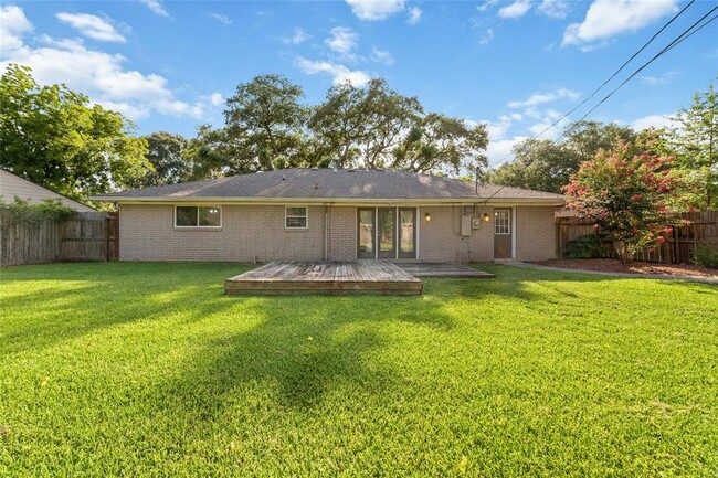 Building Photo - 11911 Renwick Dr