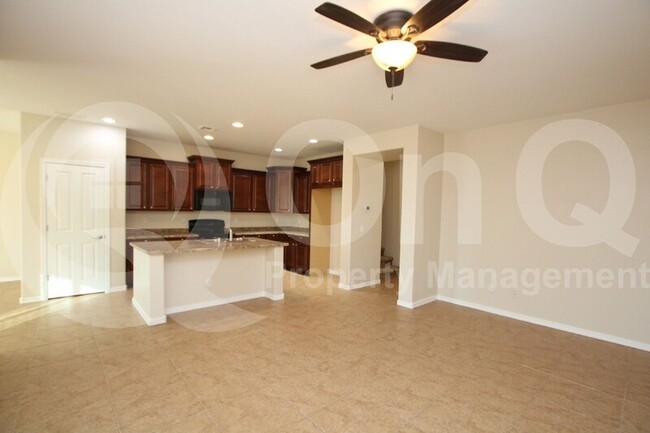 Foto del edificio - 1159 E Sourwood Dr