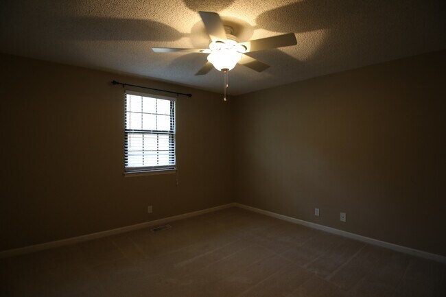 Building Photo - 5870 Brentwood Trace