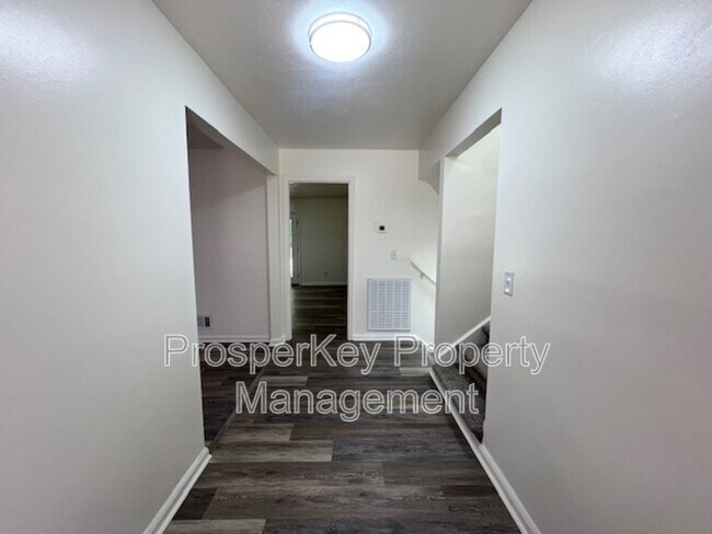 Foto del edificio - 3465 Melrose Dr
