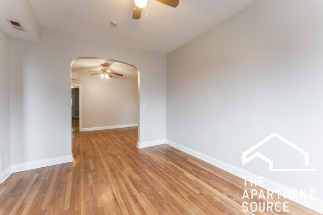 Building Photo - 1317 W Foster Ave