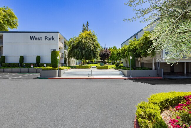 Foto del edificio - West Park Apartments