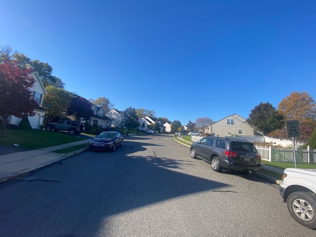 Building Photo - Nice Sinking Spring Larger Fenced Semi-Det...