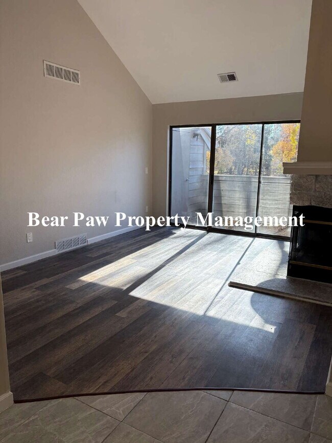 Foto del edificio - "Charming 2-Bed, 2-Bath Condo!"