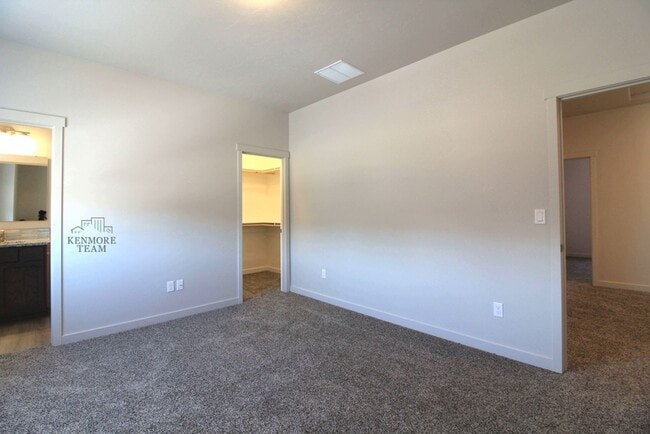 Foto del edificio - 3 Bedroom, 2.5 Bath Townhome in Central Kennewick