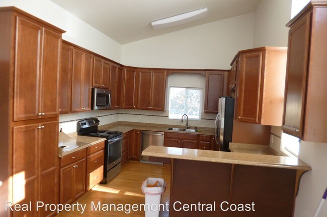 Building Photo - 2686 Hemlock Ave