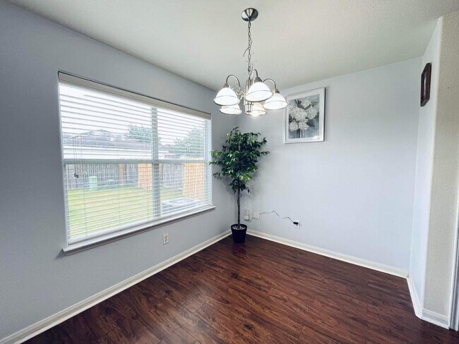 Foto del edificio - 7215 Sunrise Hill Ln