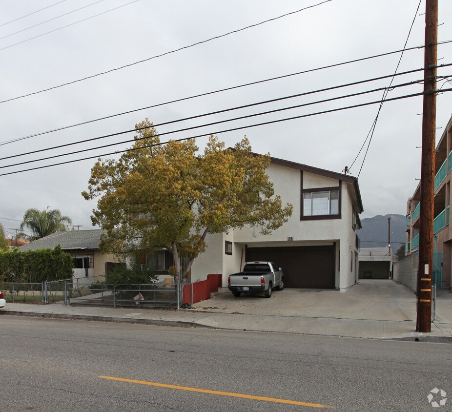 Primary Photo - 614 S Lake St