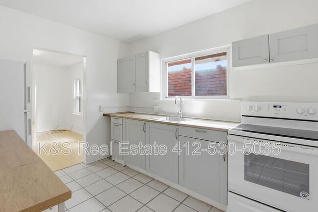 Building Photo - 545 Sixth Street - 2