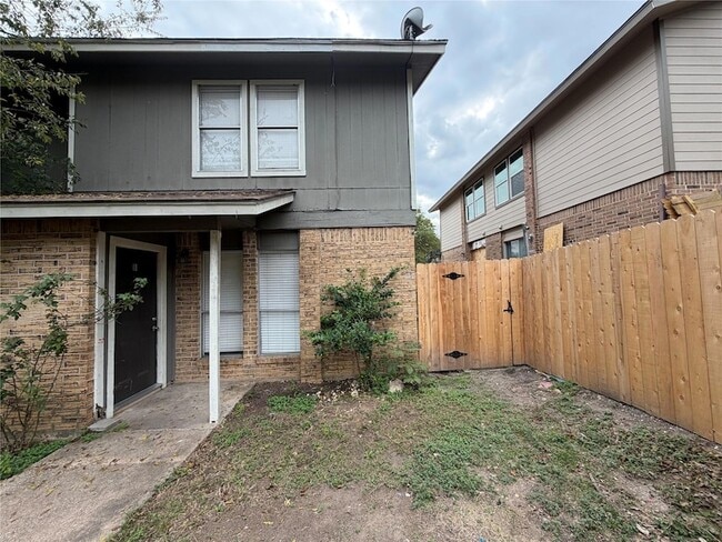 Foto del edificio - 1210 Southport Dr