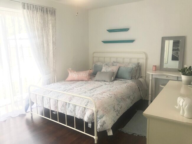 Foto del edificio - 1239 Vesper Dr