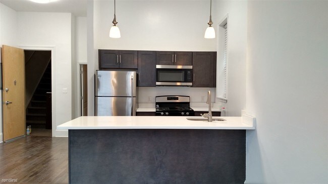 Building Photo - 1 br, 1 bath Apartment - 212 S 42nd St  - 2F