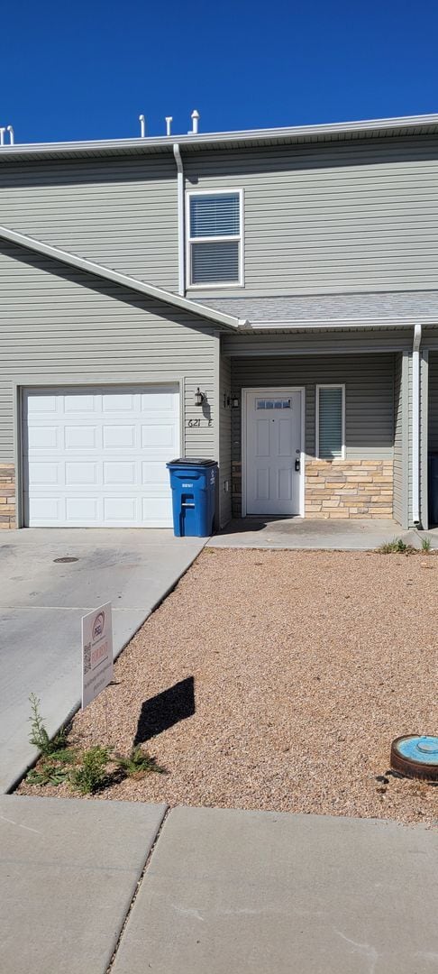 Building Photo - 621 Zenith Ln