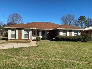 Building Photo - 5725 Belleau Dr