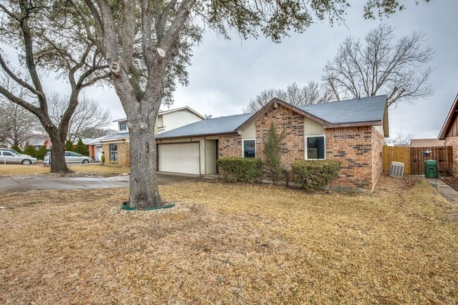 Building Photo - Charming Home in Established Community wit...