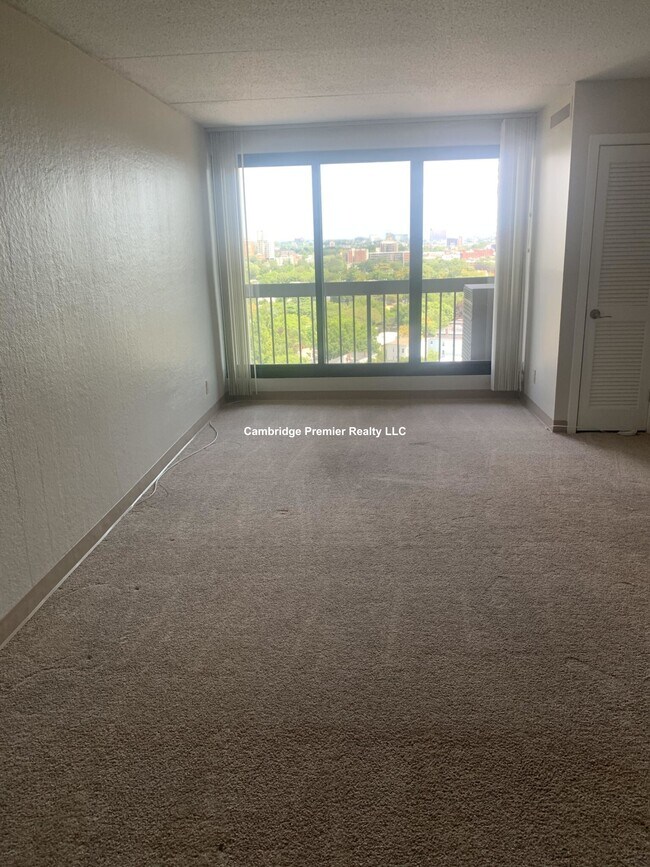 Foto del edificio - 812 Memorial Dr